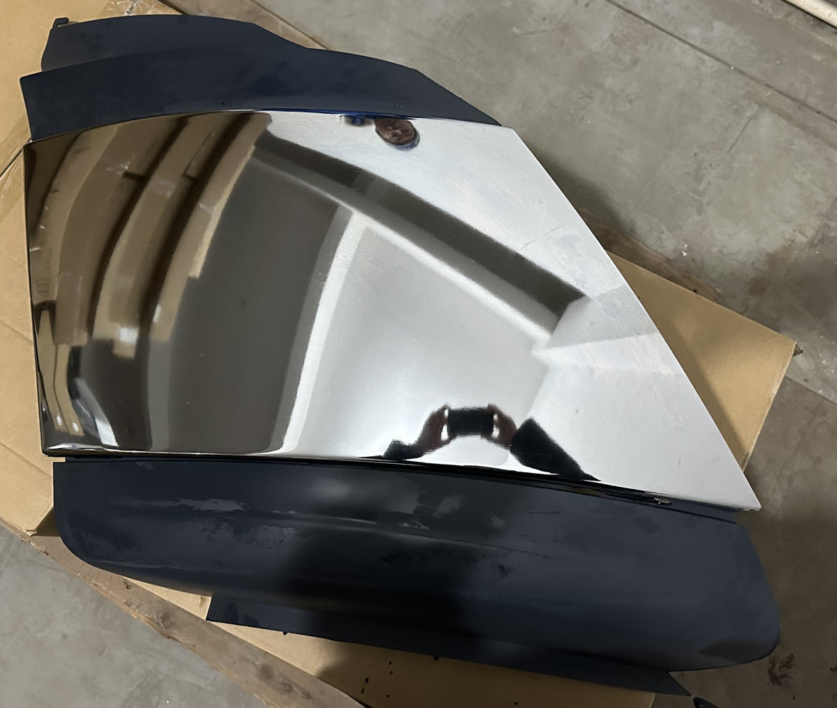 GA-IN-032-R*International PROSTAR 2008 2009 2010 2011 2012 2013 2014 2015 2016 2017 BUMPER CORNER WITH STRIPE
