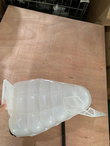 GA-A9018 Water Reservoir Tank For International 5900i 9200 9900i Prostar 2003 2004 2005 2006 2007 2008 2009 2010 2011 2012 2013 2014 2015 2016 2017