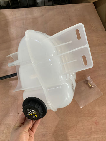 GA-A9018 Water Reservoir Tank For International 5900i 9200 9900i Prostar 2003 2004 2005 2006 2007 2008 2009 2010 2011 2012 2013 2014 2015 2016 2017