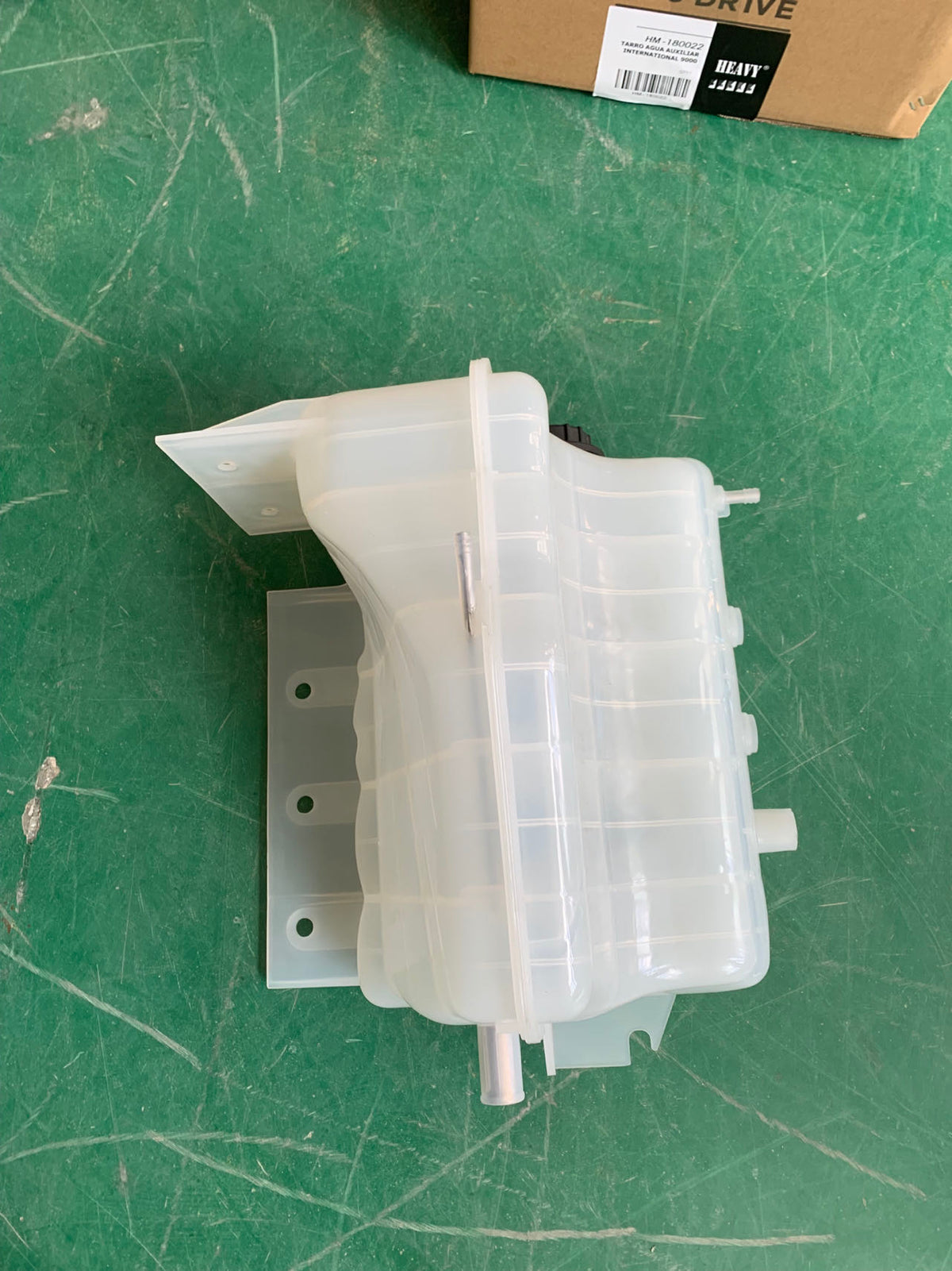GA-A9019 Water Reservoir Tank For International 9200 9400 9900 2003 2004 2005 2006 2007 2008 2009 2010